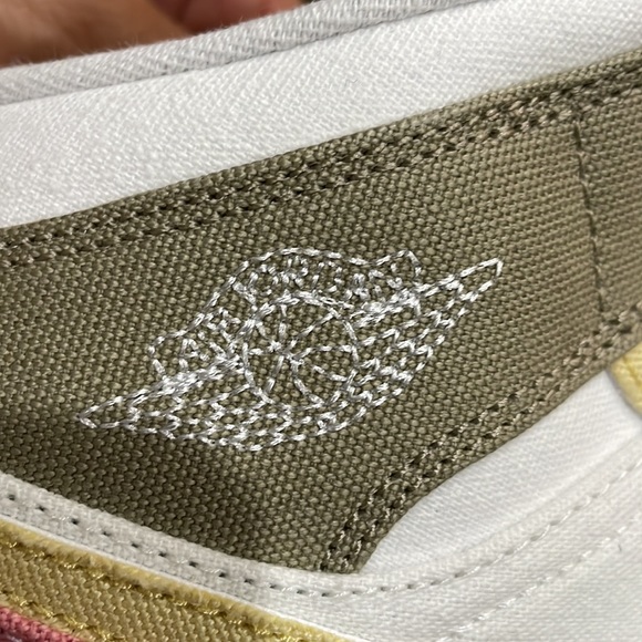 Nike Air Jordan 1 Mid SE GS 6.5 women’s 8 - Picture 11 of 11